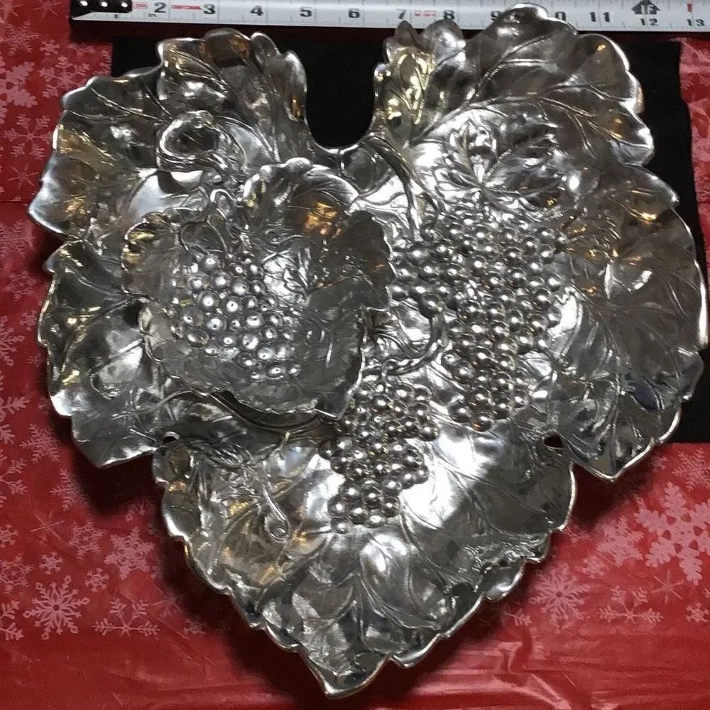 Serving set of 2 Arthur Court grape vines dish and platter